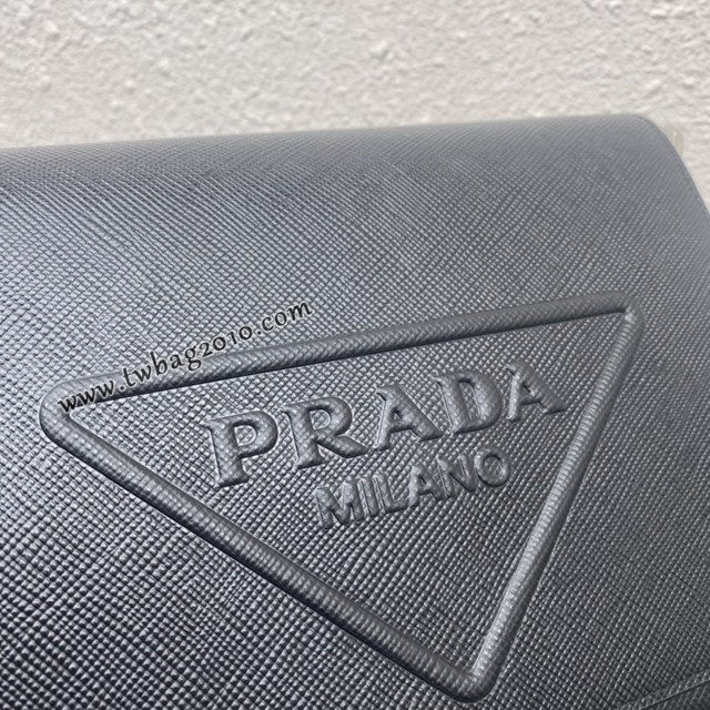 Prada專櫃新款刺繡織帶男斜跨包 2VD046 普拉達Saffiano皮革時尚翻蓋男士單肩包 csp1308